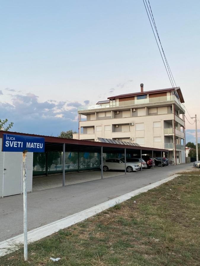 Villa Leona Palushaj Doni Štoj Eksteriør billede